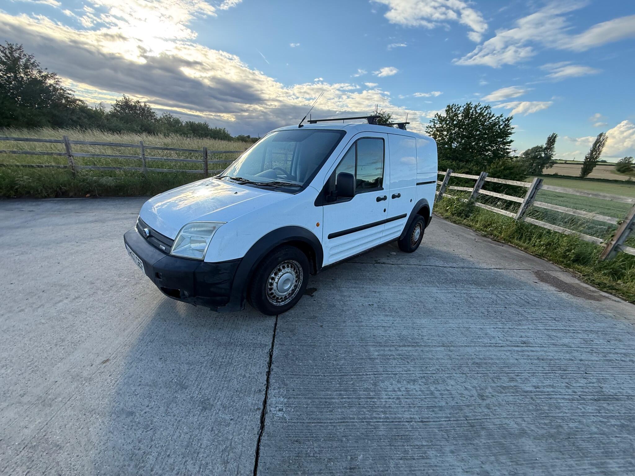 Ford Transit Connect 1.8 TDCi T200 LX L1 H1 4dr — photo 55 of 86